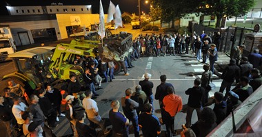احتجاجات للفلاحين الفرنسيين لتدهور أسعار الألبان بمدينة لومان