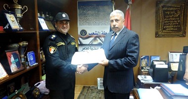 مدير أمن الغربية يكرم 33 ضابطا وأمين شرطة وخفير نظامى من المراكز والأقسام