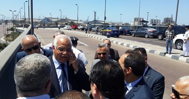وزير النقل يتفقد أعمال الكوبرى العلوى ومحطة القطارات بدمنهور
