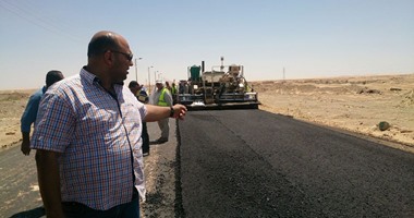بدء رصف طريق الخارجة أبو طرطور بطول 42 كم بتكلفه 80 مليون جنيه