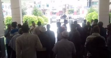 بالفيديو.. أهالى ههيا بالشرقية يطالبون بتطوير مزلقان "الفتحة"