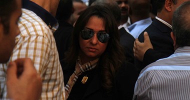 ابنة الراحل هشام بركات وقاضى "أحداث العدوة" يدلون بأصواتهم بانتخابات القضاة