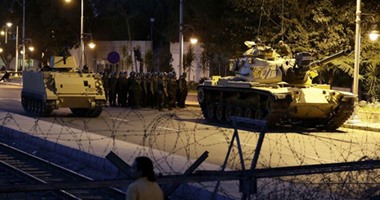 عاجل.. "سكاى نيوز": الجيش التركى يسيطر على التليفزيون الرسمى