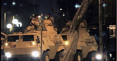 الدبابات تحاصر مبنى البرلمان التركى فى أنقرة وسماع دوى إطلاق نار
