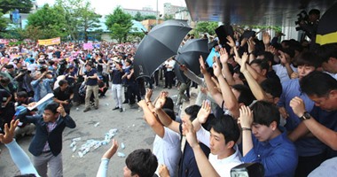 المئات يحتجون على إنشاء نظام مضاد للصواريخ فى كوريا الجنوبية بحلق رؤوسهم