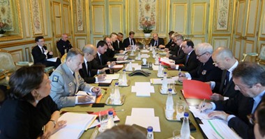 ننشر صور اجتماع الرئيس الفرنسى فرانسوا هولاند مع الأجهزة الأمنية بالإليزيه