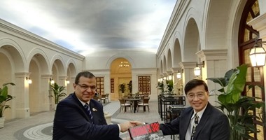 وزير القوى العاملة يلتقى نائب رئيس شركة "هواوى" فى بكين