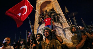 رئيس الوزراء التركى: سنغلق قاعدة جوية وثكنات استخدمت فى تحركات الجيش