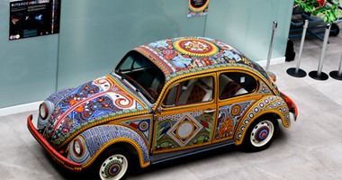 بالصور.. نسخة كلاسيكية من سيارة فولكس فاجن مزينة بالتراث المكسيكى