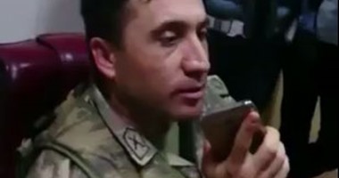 بالفيديو.. الشرطة التركية تجبر قائد عسكري على سحب قواته من الشوارع