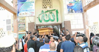 توافد نجوم الرياضة والفن على مسجد مصطفى محمود لتشييع جنازة طارق سليم
