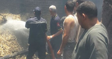 بالصور.. الحماية المدنية بسوهاج تسيطر على حريق بـ3 منازل دون إصابات أو وفيات