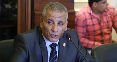النائب عبدالفتاح محمد يطالب القطاع الخاص بتحسين الأجور وصرف العلاوة الدورية