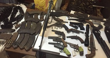 الأمن العام يقتحم مخازن السلاح والمخدرات بالصعيد ويضبط 41 بندقية