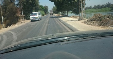 بالصور.. تدهور طريق "شبرا - خنيزة " فى البحيرة رغم مرور شهر على رصفه