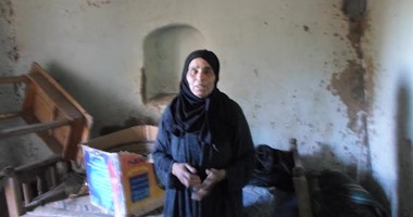 بالصور.. مأساة سيدة بقرية الجلاوية سوهاج: بيتى احترق وبنام فى الشارع  