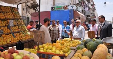 محافظ بورسعيد يواصل جولاته التفقدية بأحياء المحافظة لإزالة الأسواق العشوائية