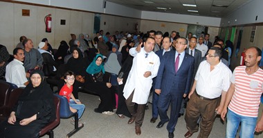 رئيس جامعة المنصورة يجتمع بأعضاء مركز طب وجراحة العيون لوضع استراتيجية جديدة