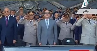 بالفيديو.. نسور الجو يؤدون التحية للرئيس السيسى بحفل تخرج الدفعة 83 جوية
