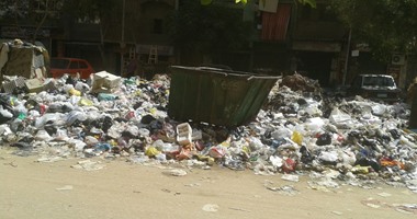 بالتزامن مع مبادرة "حلوة يا بلدى".. تراكم القمامة فى شوارع جسر السويس