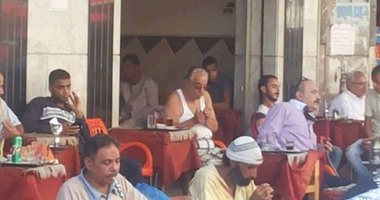 تداول صور لشخص يشبه أحمد راتب بالملابس الداخلية على "مقهى"