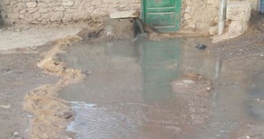 صحافة المواطن.. مياه الصرف الصحى تغرق منازل وشوارع منطقة الحكروب بأسوان