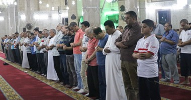 بالصور.. زحام بمساجد الإسكندرية لقيام ليلة القدر بصلاتى التراويح والتهجد