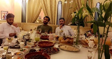 صلاح يتناول الإفطار مع رابطة تشيلسى بالسعودية قبل مغادرة المملكة