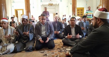 بالفيديو والصور..وزير الآثار يؤدى صلاة الجمعة بمسجد "فؤاد الأول" بأسيوط