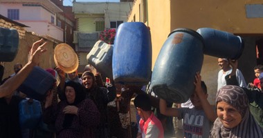 أهالى قرى مصر النوبة بأسوان يشكون قطع المياه لأكثر من 16 ساعة
