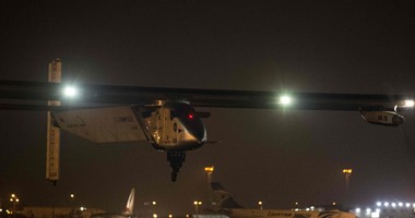 إقلاع الطائرة "سولار إمبالس 2" من مطار القاهرة إلى الإمارات