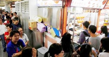 كشكان صغيران للطعام فى شوارع سنغافورة يحصلان على نجمة ميشلان