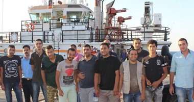 القوات البحرية تنجح فى إنقاذ 18 مصريا إثر تعطل لانش سياحى بالغردقة 