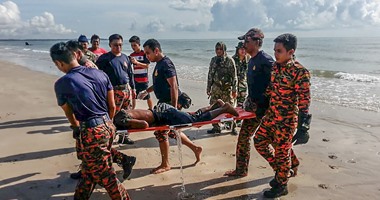بالصور.. قوات الأمن الماليزية تنتشل جثث 62 غريق من السفينة المنكوبة