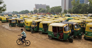 بالصور.. إضراب سائقى التوك توك فى الهند