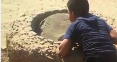 بالفيديو.. بالوعة مفتوحة تهدد حياة الأطفال شرق شبرا الخيمة بالقليوبية