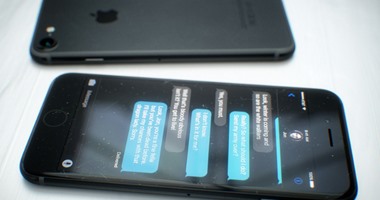 صور جديدة تستعرض هاتف آيفون 7 باللون الأسود