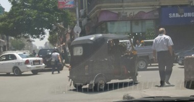 بالصور.. توك توك يتحدى قرار منع السير فى شوارع القاهرة الرئيسية بشبرا