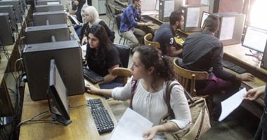 توافد طلاب المرحلة الثانية للتنسيق على معامل جامعة القاهرة لتسجيل الرغبات