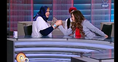بالفيديو..إيمان عز الدين تلعب "رست" مع بطلة العالم على الهواء