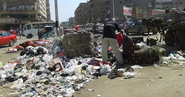 بالصور.. تفاقم أزمة تراكم القمامة بشارع 15 مايو فى شبرا الخيمة