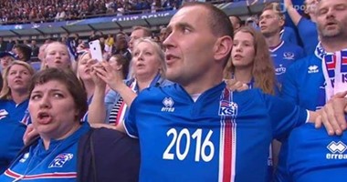 يورو 2016.. رئيس أيسلندا يرفض البروتوكول وينضم لصفوف الجماهير