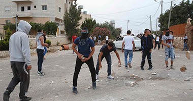 بالصور.. إصابة 4 فلسطينيين فى مواجهات مع جيش الاحتلال الإسرائيلى بمخيم قلنديا