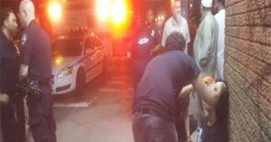 بالصور.. شابان مسلمان يتعرضان للضرب خارج مسجد فى نيويورك 