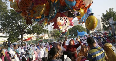 مسلمو العالم يحتفلون بعيد الفطر المبارك