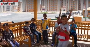 بالفيديو.. شاهد فرحة أول عيد على سكان مدينة الأسمرات .. والأطفال:" بنحبك يا سيسى"