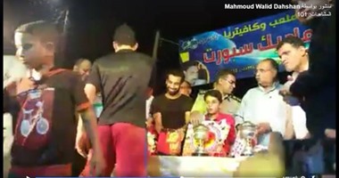 بالصور..محمد صلاح يختتم احتفالات العيد فى نجريج بتوزيع جوائز الدورة الرمضانية
