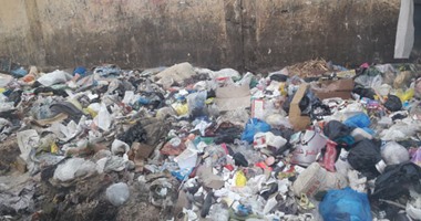 بالصور.. القمامة تتراكم بشوارع الإسكندرية قبل ساعات من عيد الفطر