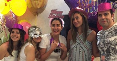 غادة عبد الرازق تحتفل بعيد ميلادها مع ابنتها روتانا وأسرتها