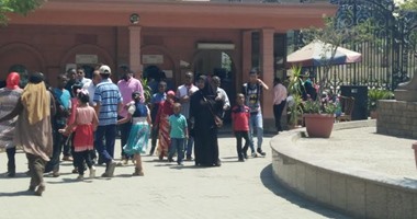 إقبال كبير من المواطنين على المتحف المصرى فى ثالث أيام عيد الفطر المبارك